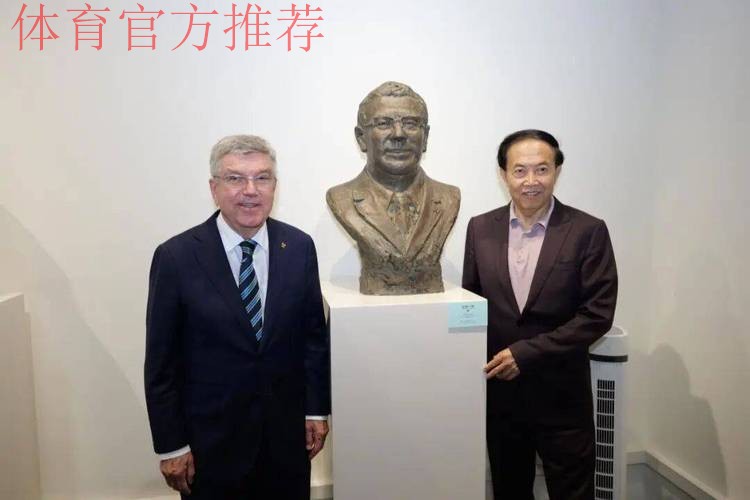 以文化共振 以情谊相承——巴赫参观体育文化“双展” 以文化共振 以情谊相承——巴赫参观体育文化“双展”